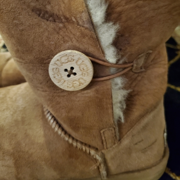 UGG bailey button boots - Picture 8 of 13